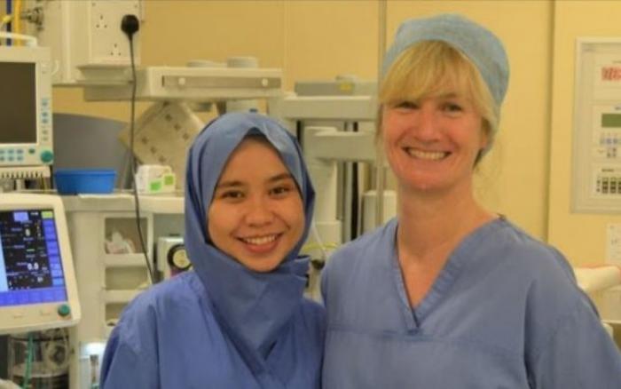 لأول مرة.. مستشفى يقدم “حجابًا معقمًا” للطبيبات في بريطانيا